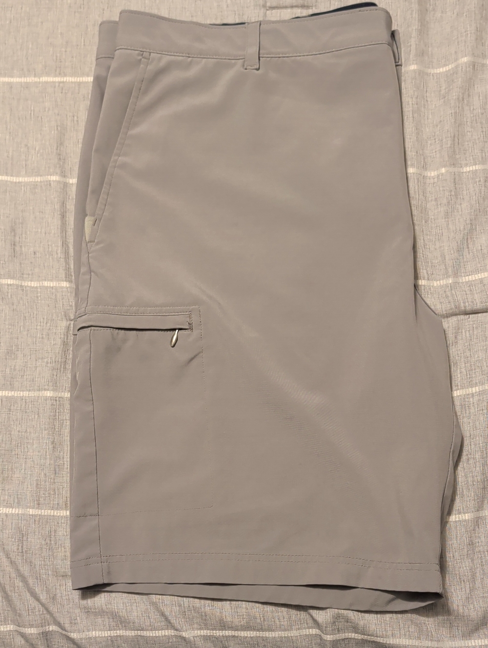 Izod Golf Light Gray Men's Shorts with Navy Waistband